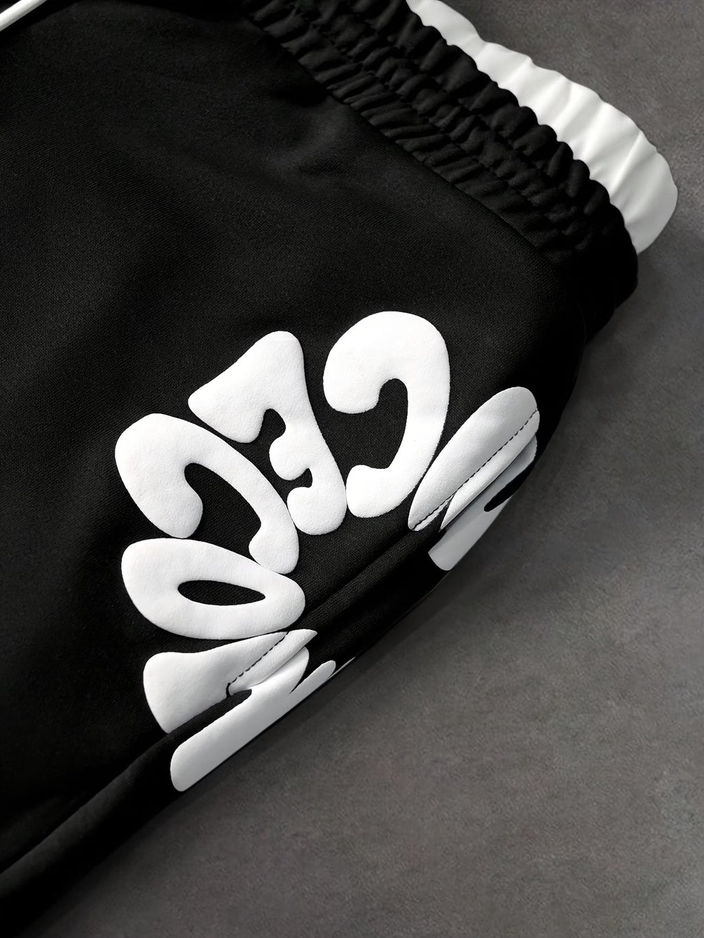 Loose-fitting sweatpants with letter print and drawstring waist