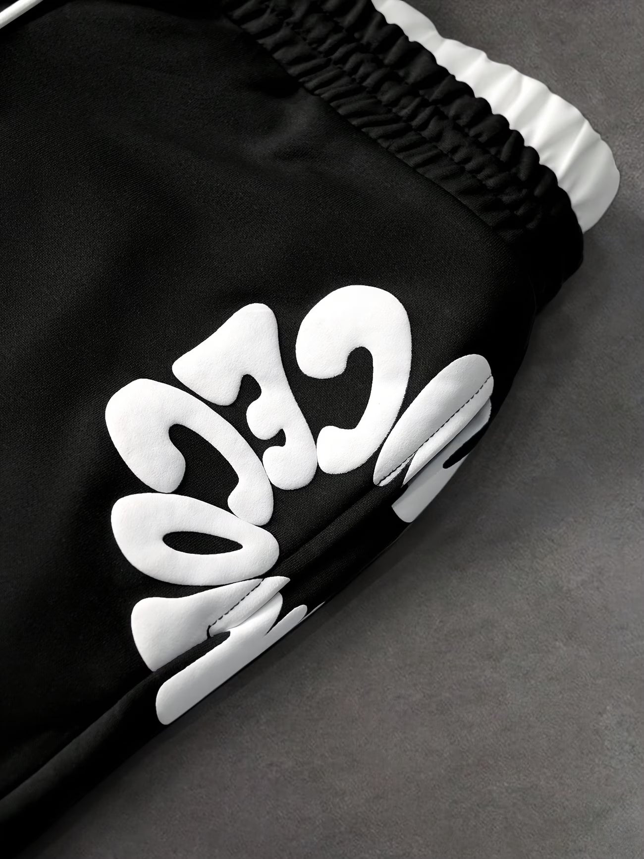 Loose-fitting sweatpants with letter print and drawstring waist