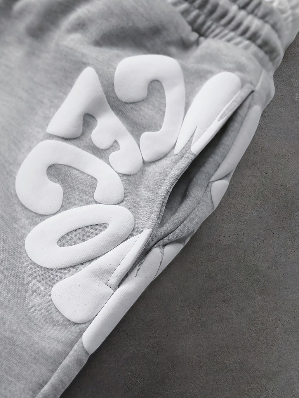 Loose-fitting sweatpants with letter print and drawstring waist